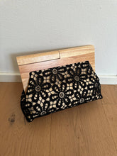 TINA clutch - raffia and wood: Military green